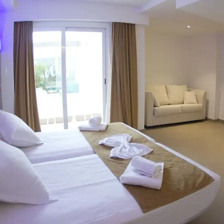 Hotel Triton